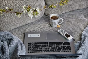 Einrichtung Home-Office: Tipps und Tricks für ein produktives Arbeitsumfeld zu Hause auf blogtante.de