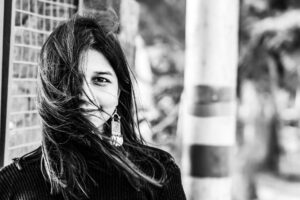 Graue Haare wachsen lassen: So gelingt der Übergang auf blogtante.de