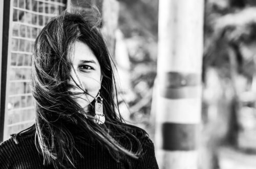 Graue Haare wachsen lassen: So gelingt der Übergang auf blogtante.de